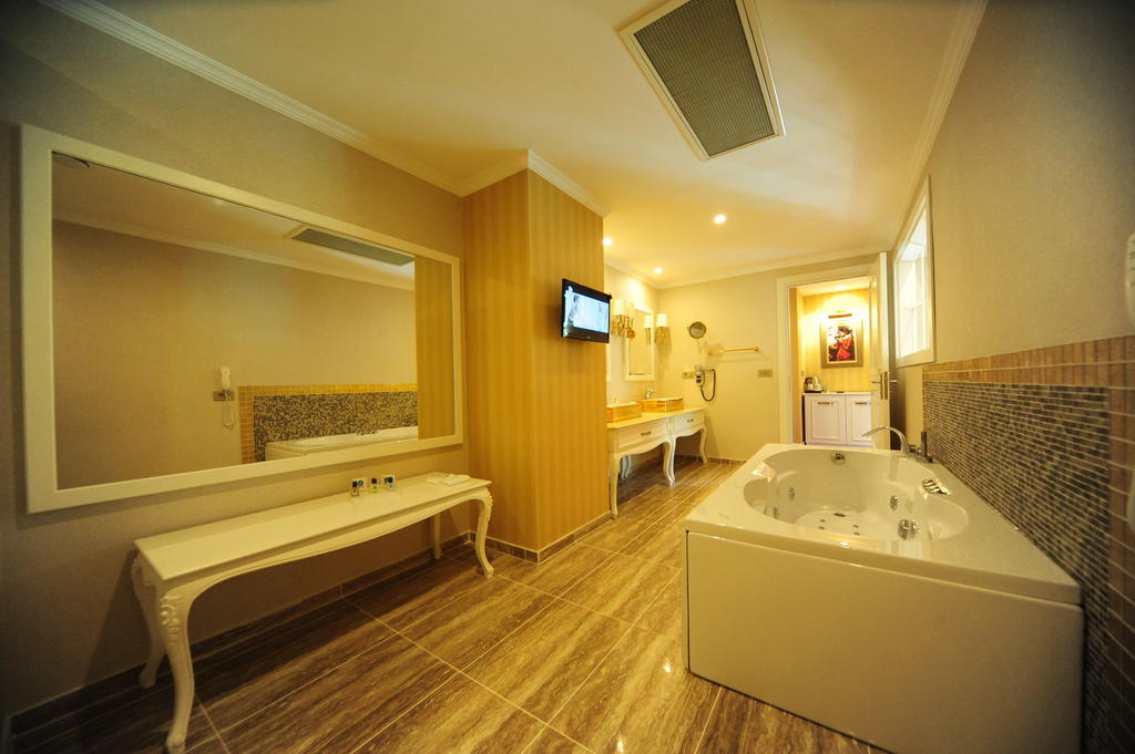 Grand Gocek Hotel Rum bild