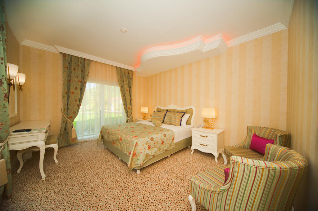Grand Gocek Hotel Rum bild